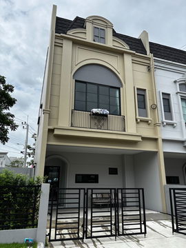 🏠 Fully furnished showhouse townhouse for sale by Sansiri, located in the Pattanakarn area,No. 207/24