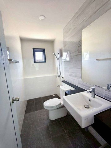 รูป ให้เช่าบ้านเดี่ยว 2 ชั้น  บ่อวิน ใกล้โรบินสัน - นิคมอีสเทิร์นซีบอร์ด | 3 ห้องนอน จอดรถ 2 คันบ้านใหม่ กำลังลงเฟอร์นิเจอร์ 38,000บาท/เดือน - รูปที่ 7/8