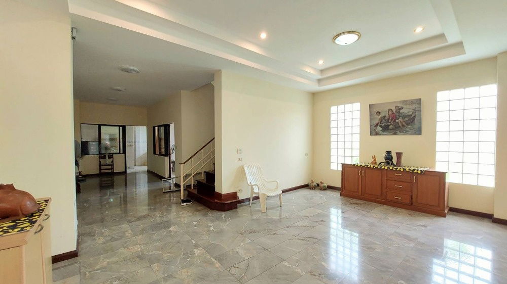 picture Urgent sale, townhouse, Warathorn Ville, Soi Phatthanakan 44 ** 5 million baht ** Buy a house and have hundreds of thousands left (N.889) - 17/22