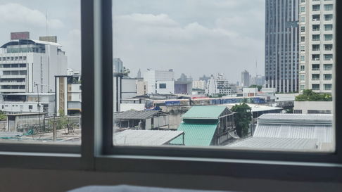 ว่างพร้อมเข้าอยู่ ห้องเฟอร์ครับ วิวสวย ใกล้ รถไฟฟ้า และแหล่งของกิน