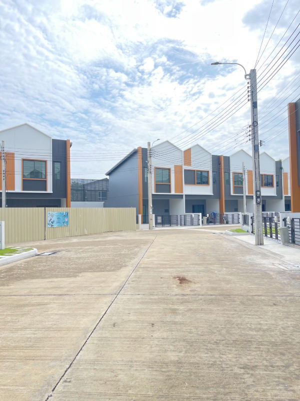 picture For sale: corner townhome, installments starting at only 12,xxx baht/month, near Bang Phli Industrial Estate and Wellgrow Industrial Estate. - 2/23
