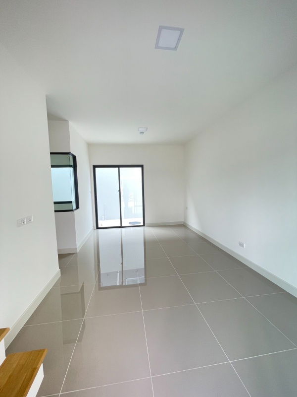 picture For sale: corner townhome, installments starting at only 12,xxx baht/month, near Bang Phli Industrial Estate and Wellgrow Industrial Estate. - 5/23