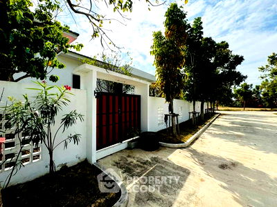 Houses for sale Thap Tai, Prachuap Khiri Khan : 4-BR House in Thap Tai (ID 2229513)