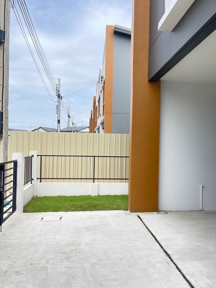 picture For sale: corner townhouse, 4 bedrooms, low monthly payments of only 13,xxx baht, near Bang Phli Industrial Estate and Wellgrow Industrial Estate. - 4/19