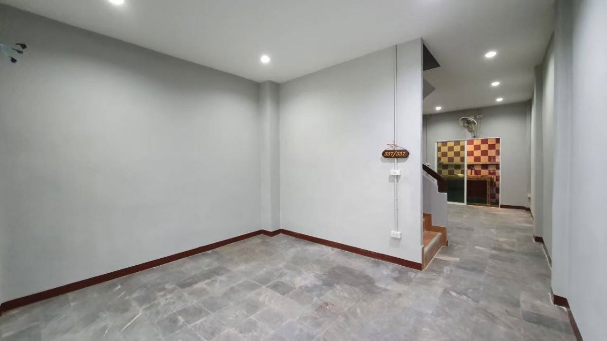 รูป ทาวน์เฮาส์ แบบ 2 ชั้น ซอย 13 บ้านอยู่ขวามือเกือบสุดซอย - รูปที่ 3/13