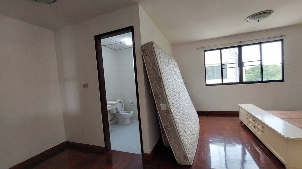 picture Urgent sale, townhouse, Warathorn Ville, Soi Phatthanakan 44 ** 5 million baht ** Buy a house and have hundreds of thousands left (N.889) - 13/22