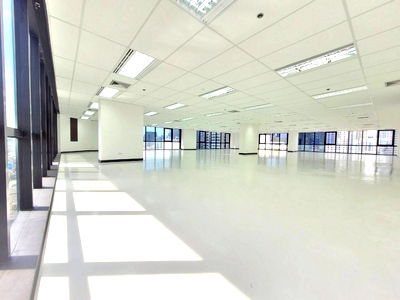 Office for rent One Bangkok : Space for rent, Sethiwan Tower building, 18th floor BC, open area 372 sq m, minimum lease contract 3 years.