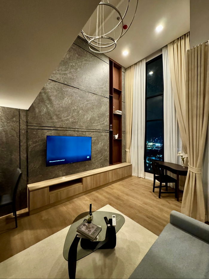 รูป ห้องดูเพล็กซ์ใหม่เอี่ยม ชั้น 26 พร้อมวิวเมืองมุมกว้างสุดตระการตา ขนาด 41 ตารางเมตร ตกแต่งครบ พร้อมเข้าอยู่ได้ทันที - รูปที่ 7/27