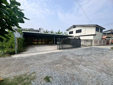 Land for sale, Soi On Nut 39, filled in, size 45 square wah, near the Yellow Line (N.1656)