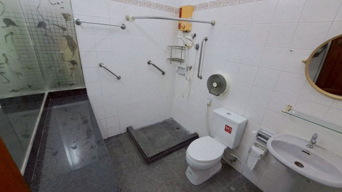 picture Townhouse for rent, Soi Ekkamai 22, parking for 2 cars, good condition, ready to move in (N.1771) - 10/13