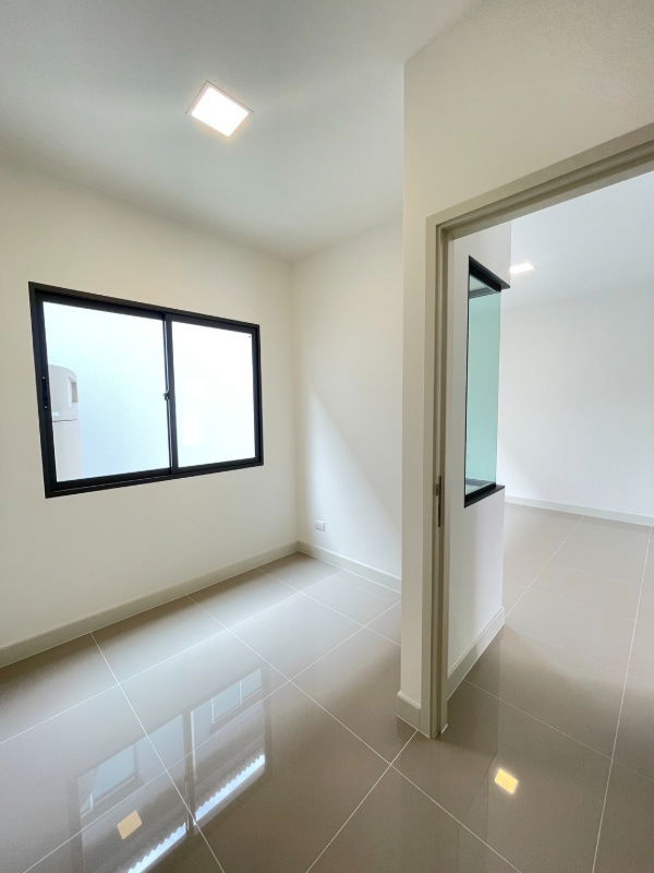 picture For sale: corner townhome, installments starting at only 12,xxx baht/month, near Bang Phli Industrial Estate and Wellgrow Industrial Estate. - 9/23