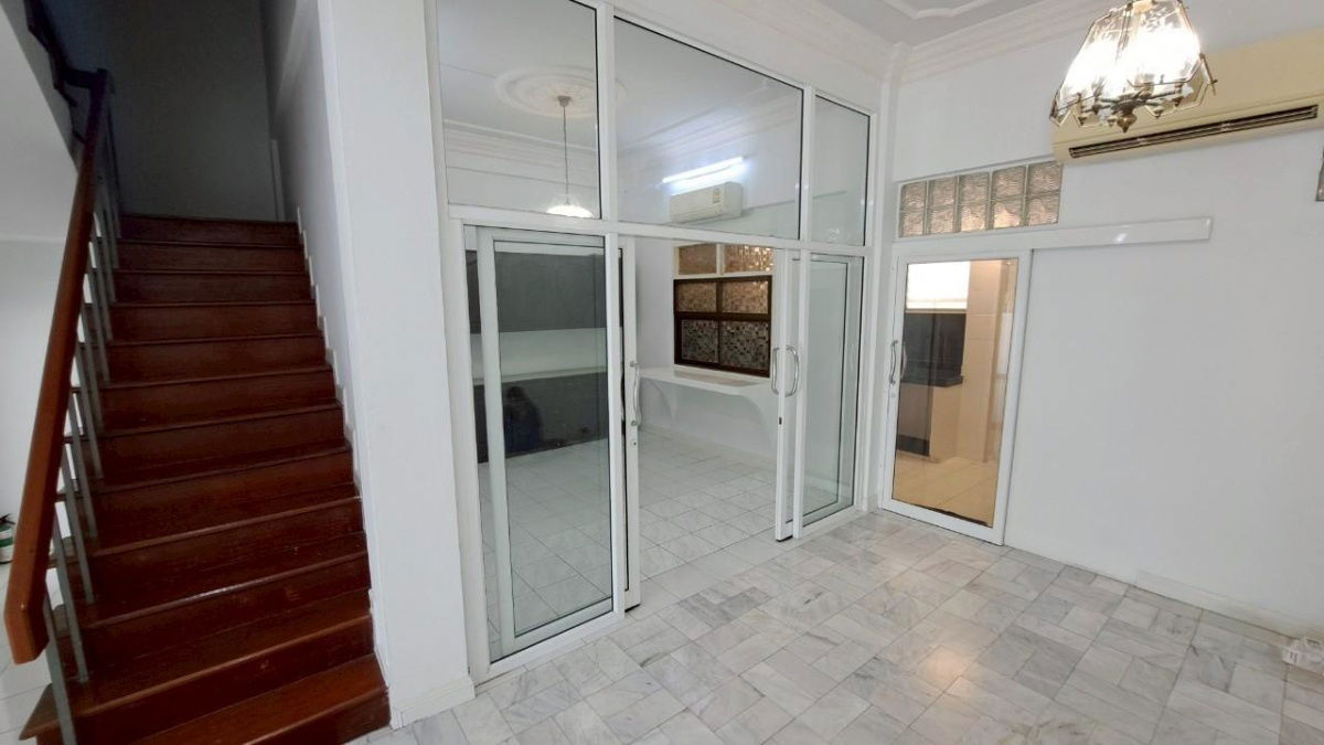 picture Townhouse for rent, Soi Ekkamai 22, parking for 2 cars, good condition, ready to move in (N.1771) - 13/13