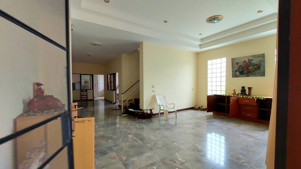 picture Urgent sale, townhouse, Warathorn Ville, Soi Phatthanakan 44 ** 5 million baht ** Buy a house and have hundreds of thousands left (N.889) - 3/22