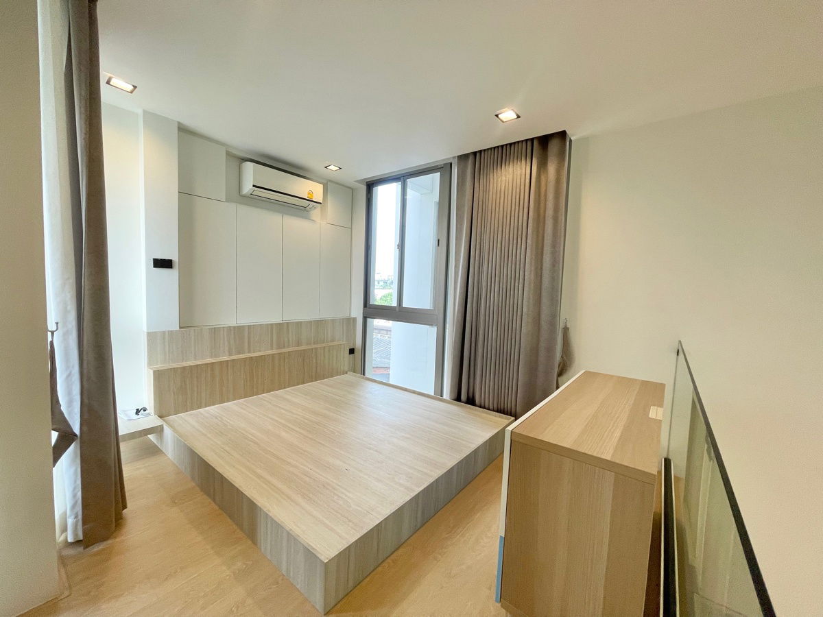 รูป บ้านเดี่ยว 4.5 ชั้น พร้อมสระว่ายน้ำ & Rooftop โครงการหรู Signature W ทำเลหลัง The Nine เพียงแค่ 300 เมตร ใกล้ ทางด่วน พระราม 9 และ มอเตอร์เวย์ - รูปที่ 27/53