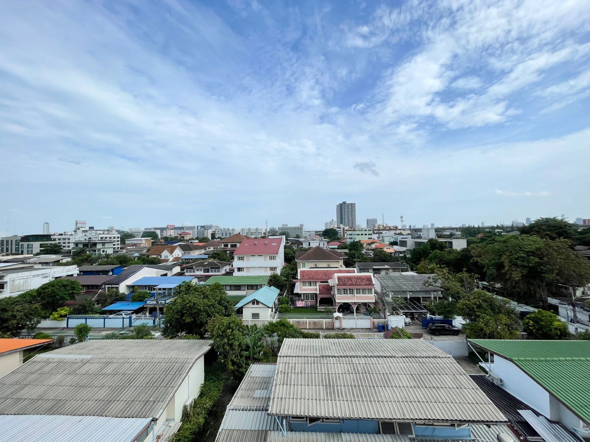 รูป บ้านเดี่ยว 4.5 ชั้น พร้อมสระว่ายน้ำ & Rooftop โครงการหรู Signature W ทำเลหลัง The Nine เพียงแค่ 300 เมตร ใกล้ ทางด่วน พระราม 9 และ มอเตอร์เวย์ - รูปที่ 50/53