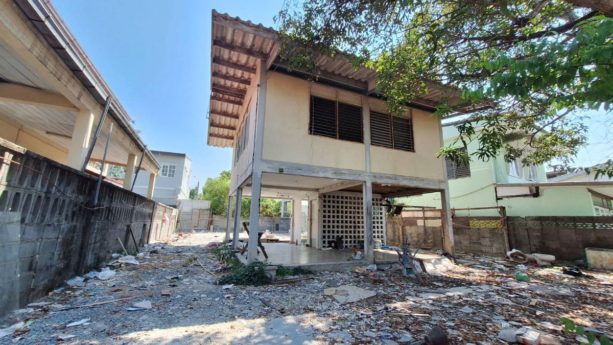 picture Land for sale, Laemthong Athletes Village, Krungthep Kreetha Road, near Si Phruetha School (N.987) - 2/4