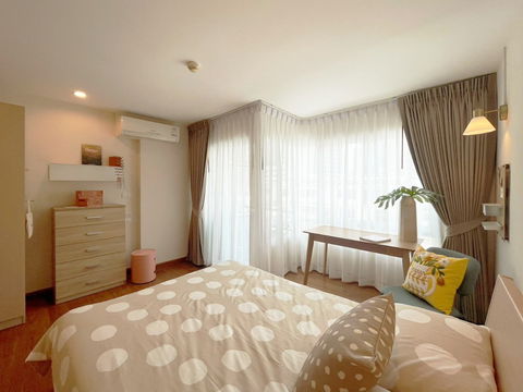 P-129949 ให้เช่า คอนโด สุรวงศ์ ซิตี้ รีสอร์ท Naret Rd, Si Phraya, Bang Rak, Bangkok พร้อมอยู่ ราคาถูก Line Id @easythaihome 085-592-2897