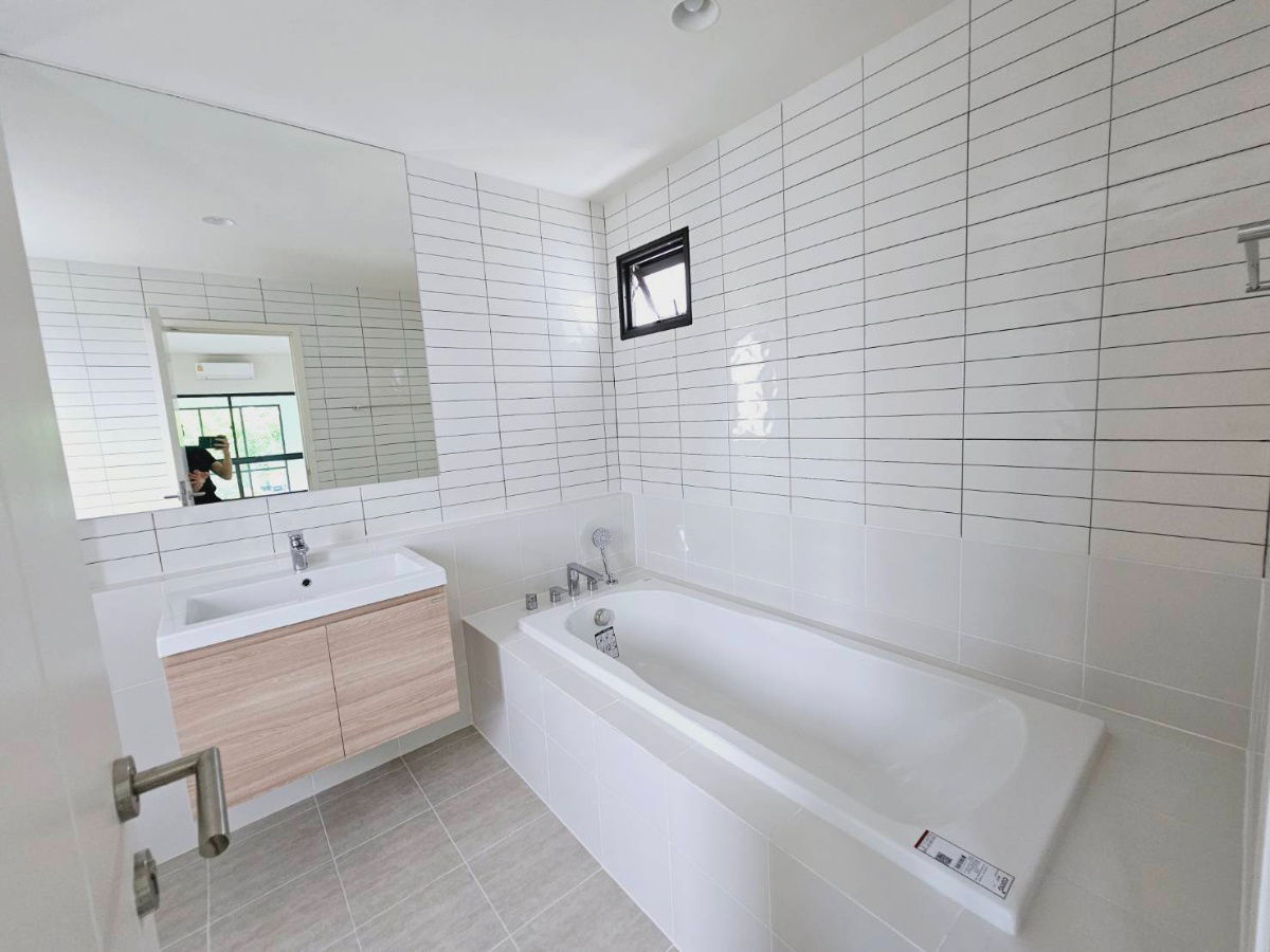 รูป บ้านเดี่ยวหรู "ซีรีส์ Urban Farmhouse" สราญสิริ ศาลายา – ปิ่นเกล้า  99/11 แปลงมุมทิศเหนือ - รูปที่ 11/12