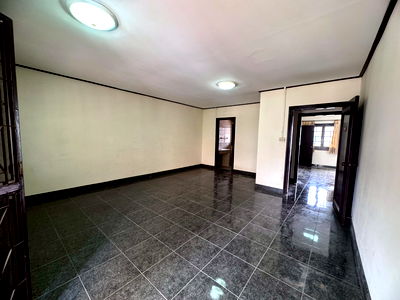 Townhouses for sale นาคนิวาส 61 : Townhouse for sale, next to the BTS, Lat Phrao 71, fully extended ** only 6.5 million baht ** (N.1636)