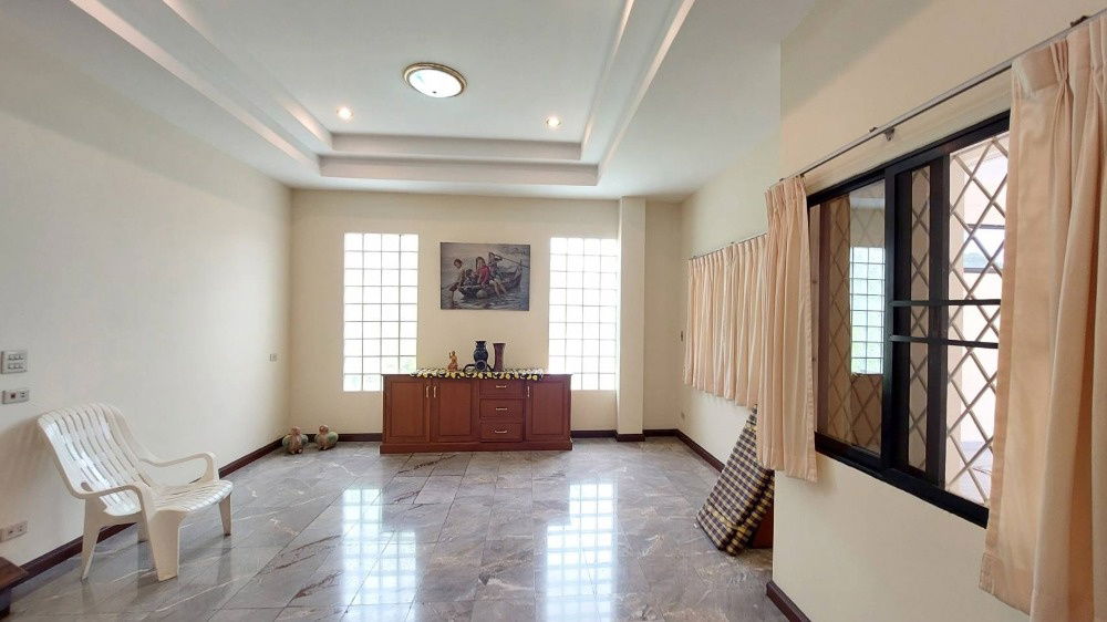 picture Urgent sale, townhouse, Warathorn Ville, Soi Phatthanakan 44 ** 5 million baht ** Buy a house and have hundreds of thousands left (N.889) - 12/22