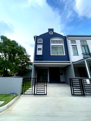 ขายทาวน์โฮม : (ขาย) แปลงมุมสวย!!  HOTDEAL  4.79 ล้านบาท*  ใกล้โรงเรียนเด่นหล้า พระราม5