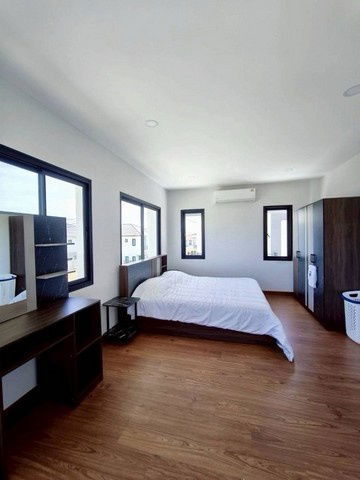 รูป ให้เช่าบ้านเดี่ยว 2 ชั้น  บ่อวิน ใกล้โรบินสัน - นิคมอีสเทิร์นซีบอร์ด | 3 ห้องนอน จอดรถ 2 คันบ้านใหม่ กำลังลงเฟอร์นิเจอร์ 38,000บาท/เดือน - รูปที่ 6/8