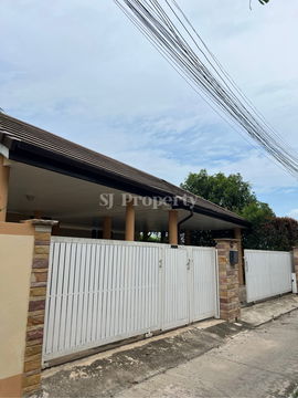 Large single house for sale in Hua Hin with private pool. The entire house's floor is paved with granite.🏠