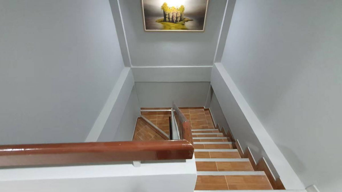 รูป ทาวน์เฮาส์ แบบ 2 ชั้น ซอย 13 บ้านอยู่ขวามือเกือบสุดซอย - รูปที่ 9/13