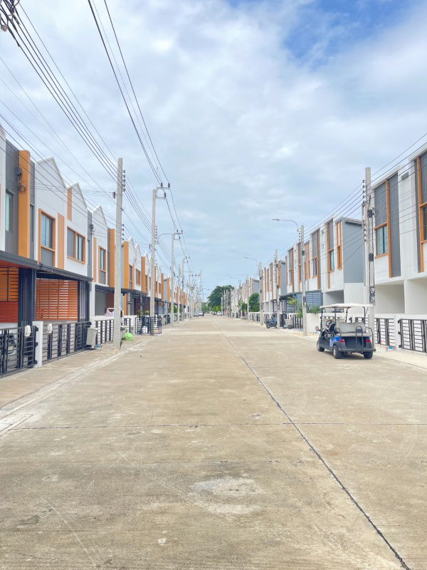 picture For sale: corner townhome, installments starting at only 12,xxx baht/month, near Bang Phli Industrial Estate and Wellgrow Industrial Estate. - 3/23