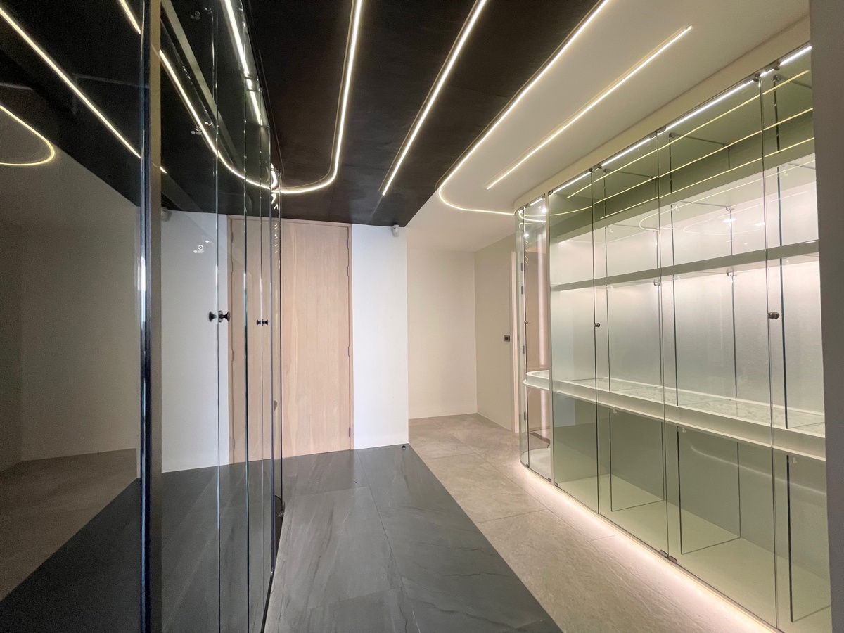 รูป บ้านเดี่ยว 4.5 ชั้น พร้อมสระว่ายน้ำ & Rooftop โครงการหรู Signature W ทำเลหลัง The Nine เพียงแค่ 300 เมตร ใกล้ ทางด่วน พระราม 9 และ มอเตอร์เวย์ - รูปที่ 9/53