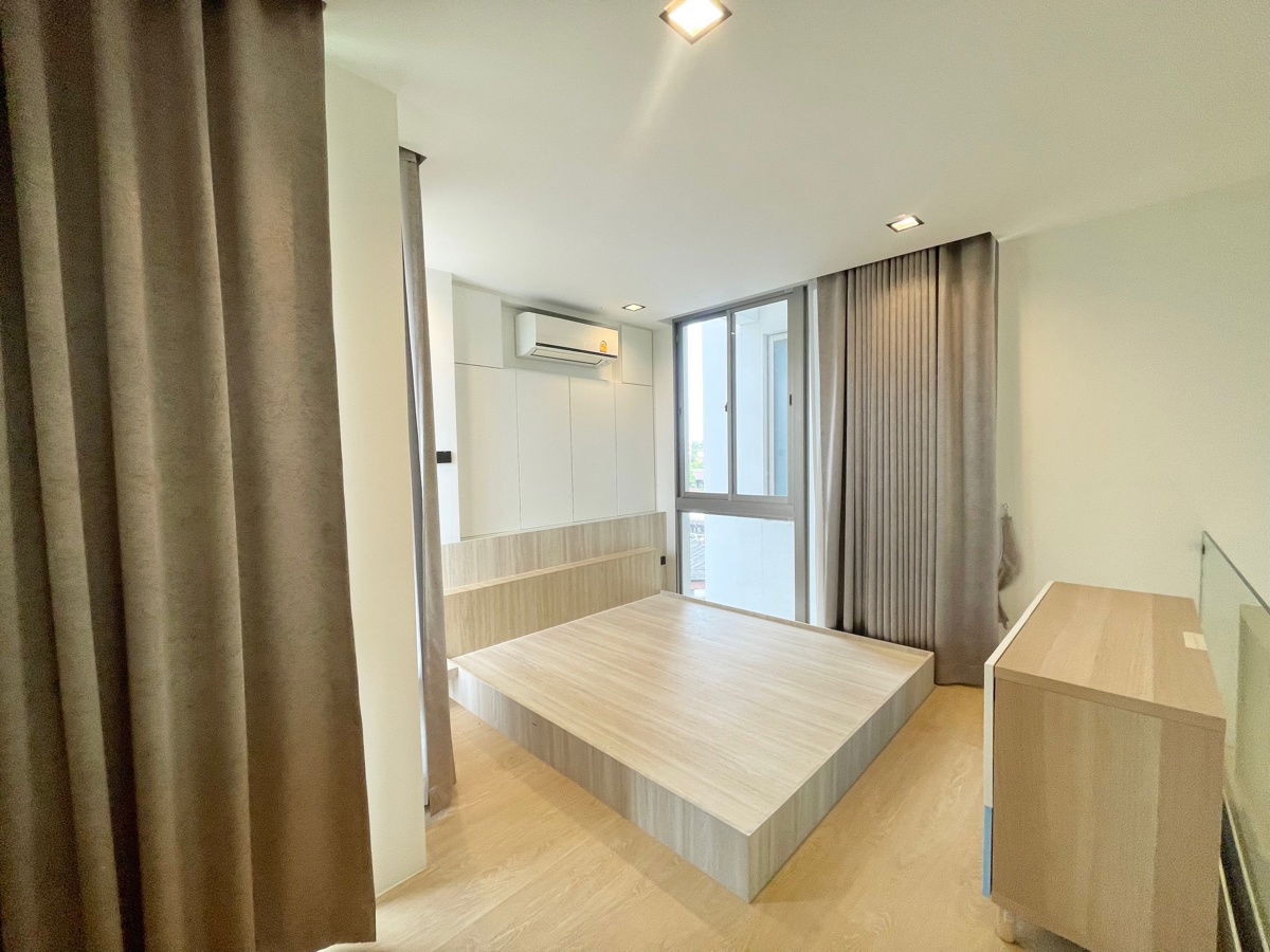 รูป บ้านเดี่ยว 4.5 ชั้น พร้อมสระว่ายน้ำ & Rooftop โครงการหรู Signature W ทำเลหลัง The Nine เพียงแค่ 300 เมตร ใกล้ ทางด่วน พระราม 9 และ มอเตอร์เวย์ - รูปที่ 26/53