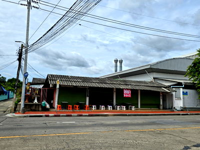 พื้นที่ขายของให้เช่า : ให้เช่า ห้องร้านค้า 4 ห้อง ติดถนนใหญ่พร้อมบ้าน 100 ตรว.