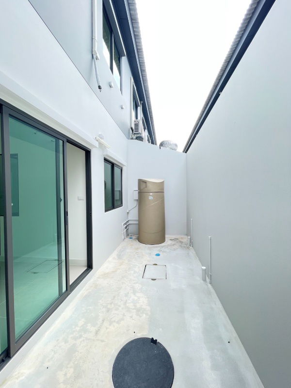 picture For sale: corner townhome, installments starting at only 12,xxx baht/month, near Bang Phli Industrial Estate and Wellgrow Industrial Estate. - 6/23