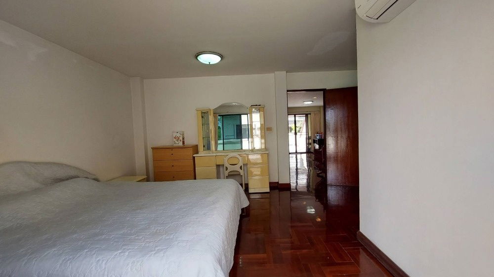 picture Urgent sale, townhouse, Warathorn Ville, Soi Phatthanakan 44 ** 5 million baht ** Buy a house and have hundreds of thousands left (N.889) - 21/22