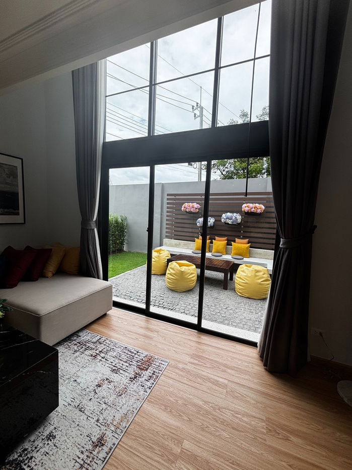 picture 🏠 Fully furnished showhouse townhouse for sale by Sansiri, located in the Pattanakarn area,No. 207/24 - 9/19
