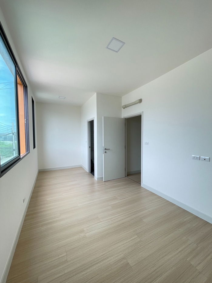 picture For sale: corner townhouse, 4 bedrooms, low monthly payments of only 13,xxx baht, near Bang Phli Industrial Estate and Wellgrow Industrial Estate. - 11/19