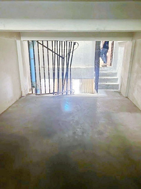 picture Mahachai Rd. MRT SamYot 900m. Sampeng Market 500m. For rent 2-storey commercial building 1 unit Fron - 7/8