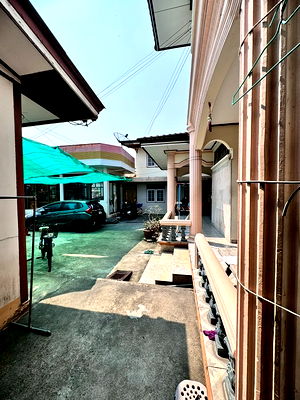 Houses for sale Suan Luang : Land for sale with 2-storey detached house, Soi On Nut 66/1, near MRT Srinakarin (N.1628)