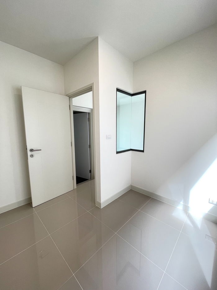 picture For sale: corner townhouse, 4 bedrooms, low monthly payments of only 13,xxx baht, near Bang Phli Industrial Estate and Wellgrow Industrial Estate. - 9/19