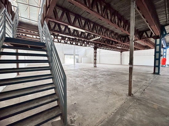 picture Warehouse for rent, Soi On Nut 66, with large office, 1400 sq m., very wide road, 100% excellent condition (N.1633) - 1/8