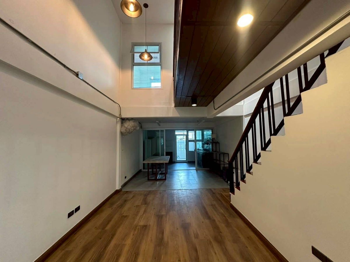 รูป  บ้านทาวน์เฮ้าส์ 2 ชั้น ที่เท่ที่สุดในใจ โชคชัย 4 ลาดพร้าว  - รูปที่ 1/5