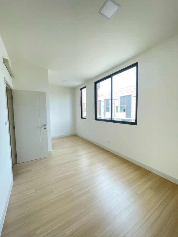 picture For sale: corner townhome, installments starting at only 12,xxx baht/month, near Bang Phli Industrial Estate and Wellgrow Industrial Estate. - 11/23