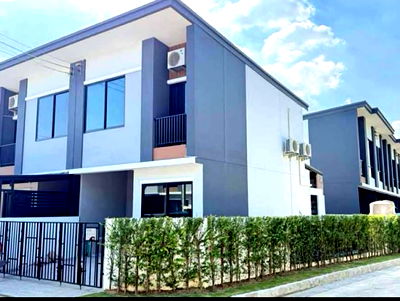 Townhouses for rent Central Plaza Bang Na : R2560 Townhome For Rent Unio Town Srinakarin Bangna