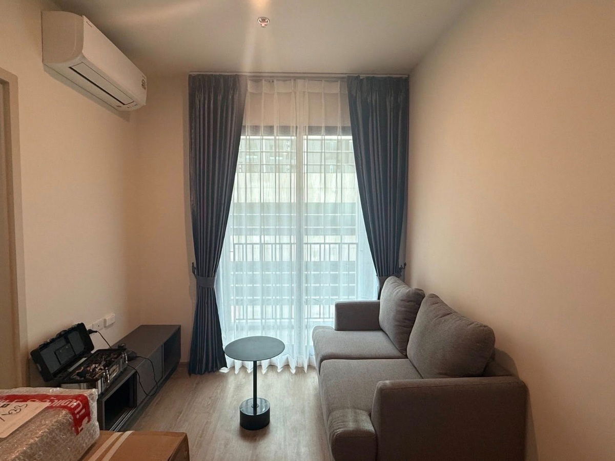 picture Nue District R9, next to Central Rama 9, another 2 minute walk to MRT. - 2/8
