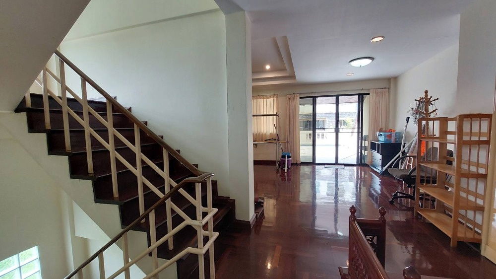 picture Urgent sale, townhouse, Warathorn Ville, Soi Phatthanakan 44 ** 5 million baht ** Buy a house and have hundreds of thousands left (N.889) - 2/22
