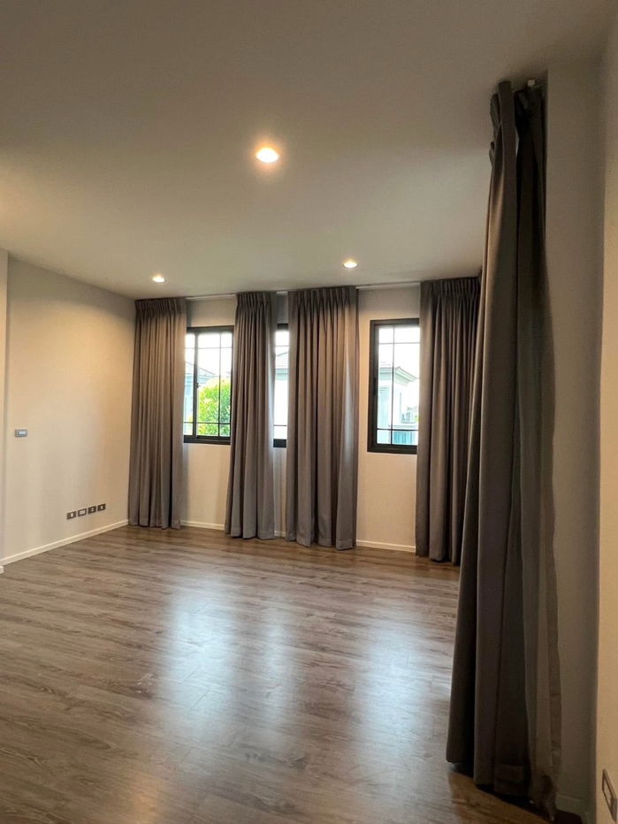 รูป 🏡 ขายบ้านแฝดหรู The Sonne ศรีนครินทร์–บางนา ✨ Duplex 3 ชั้น แปลงมุม ติดสวน + คลับเฮ้าส์ พร้อมเข้าอยู่! - รูปที่ 5/13