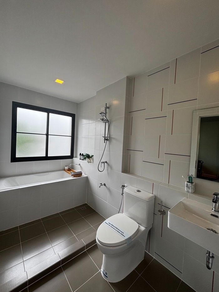 picture 🏠 Fully furnished showhouse townhouse for sale by Sansiri, located in the Pattanakarn area,No. 207/24 - 13/19