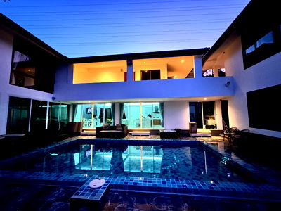Apartment building for sale : For Sale: Ananda Place Resort, Koh Kaew, Mueang District, Phuket Including an additional 1.5 rai of vacant land Total land area: Over 2.5 rai