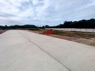 Land for sale Stamford International University Hua Hin : 200 TW | Nice Home Building Plot  Located Near Black Mountain Golf Course