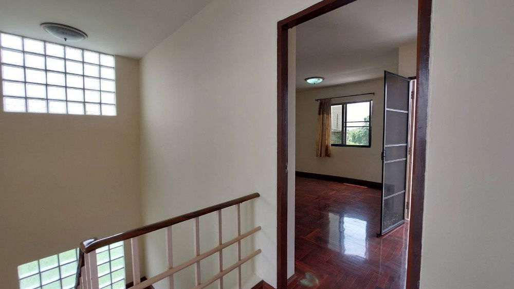 picture Urgent sale, townhouse, Warathorn Ville, Soi Phatthanakan 44 ** 5 million baht ** Buy a house and have hundreds of thousands left (N.889) - 22/22